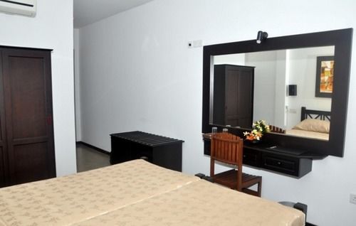 Scandinavia Hotel Hikkaduwa Exteriör bild